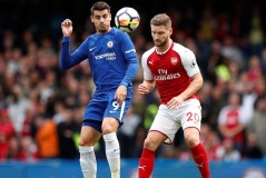 球队防守危机：卢克肖失误、B费问题及团队协作不足